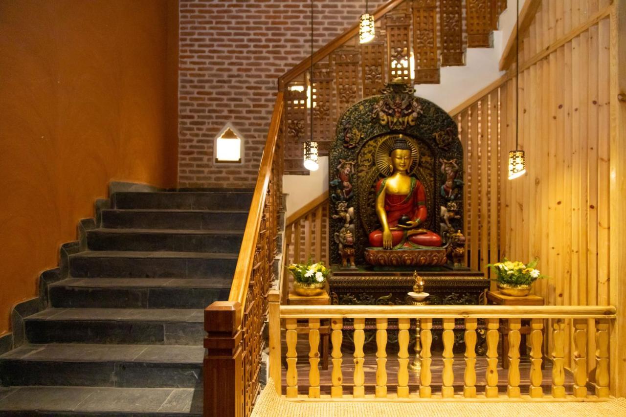 Basera Boutique Hotel Katmandu Zewnętrze zdjęcie The Buddha statue at the entrance of the hotel
