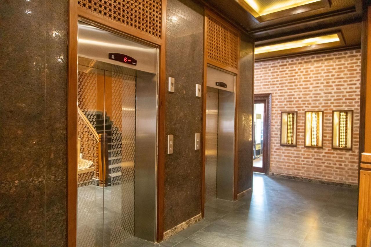 Basera Boutique Hotel Katmandu Zewnętrze zdjęcie Elevators at the hotel