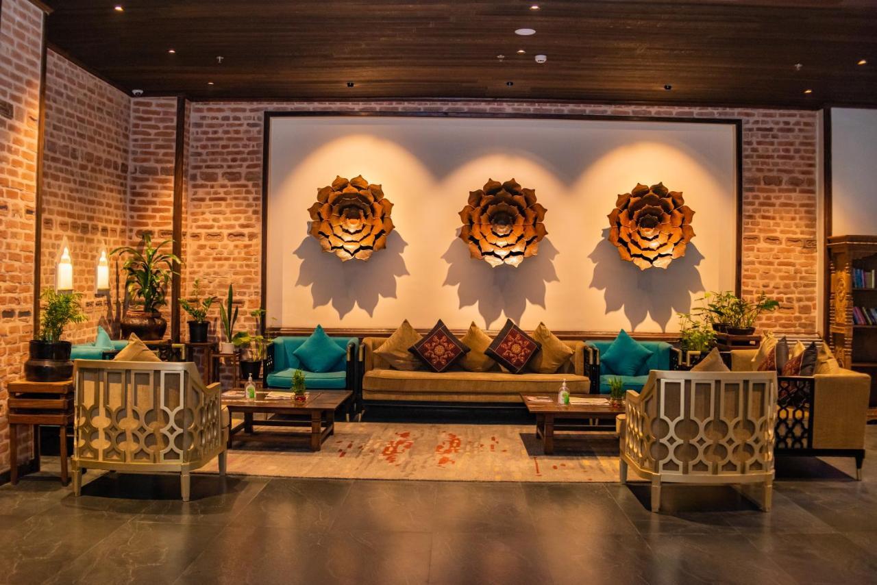 Basera Boutique Hotel Katmandu Zewnętrze zdjęcie The lobby of the Taj Bengal